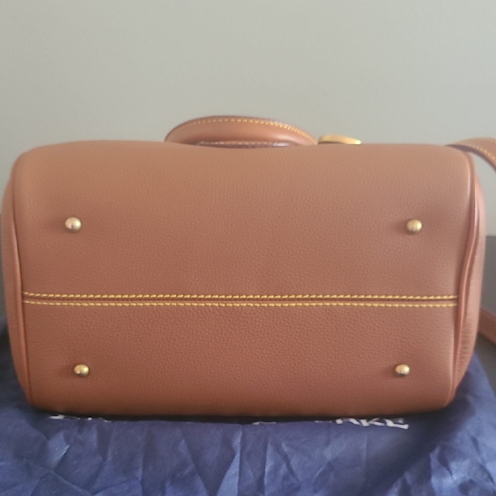 Dooney & Bourke Leather Barrel Satchel Handbag in Brown 10Wx7H With Dust Cover - Picture 4 of 9